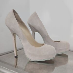 Yves Saint Laurent Elegant Beige Heels